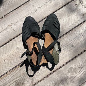El Naturalista Stella Pleasant Black Leather Closed-Toe Sandal